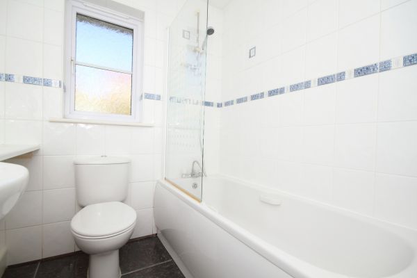 Shower Window Replacement in Yonkers
